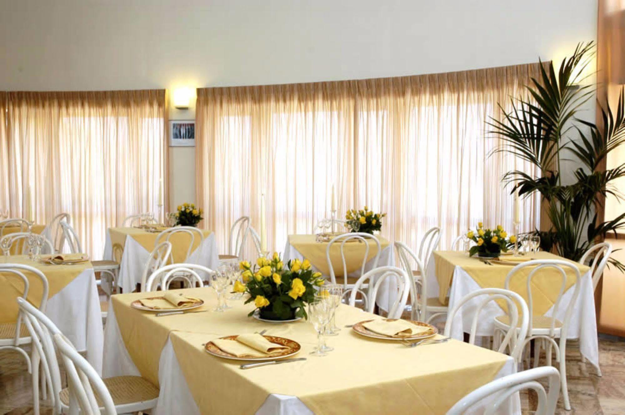 Hotel Palace Senigallia Exterior photo